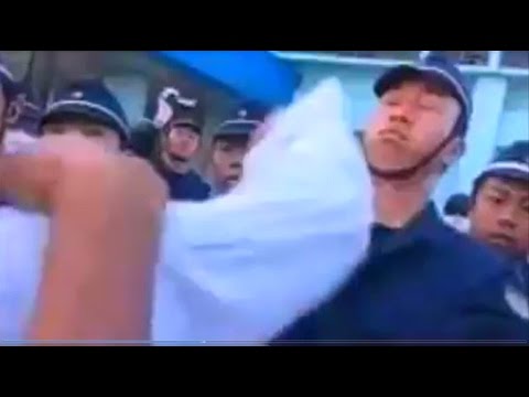 極左暴力集団リーダーによる警察官への暴行