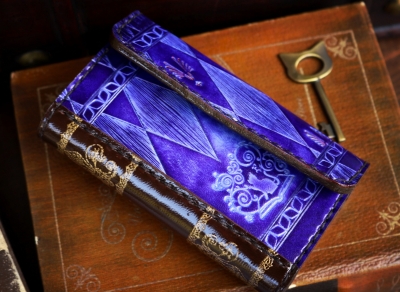 紫のチェシャ猫洋古書風キーケース