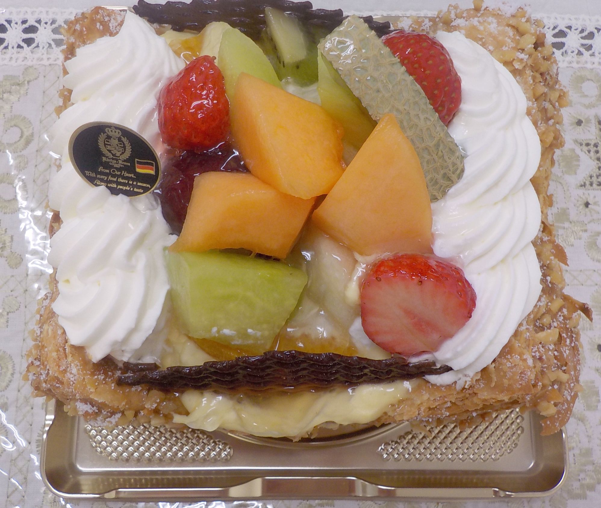 ケーニヒスクローネのフルーツパイケーキとホールチーズケーキ 大阪 奈良グルメのブログ ミシュランごっこ