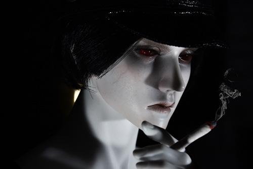 「帝都物語」の加藤保憲としてお迎えした、Ring Doll、Dracula Style-Bを廃墟風スタジオ・プラネアール笹塚で撮影しました。裸サスペンダーに軍帽で、煙草を吸う加藤保憲。