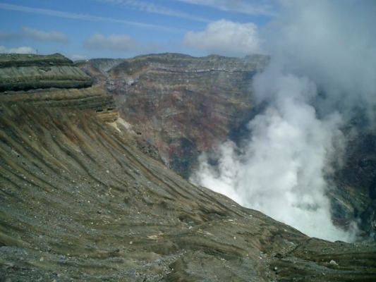 【マグマ】阿蘇山の噴火警戒レベルを2に引き上げ…火山ガスの放出量増加など活動活発に