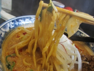 オグリ　味噌担々麺　麺