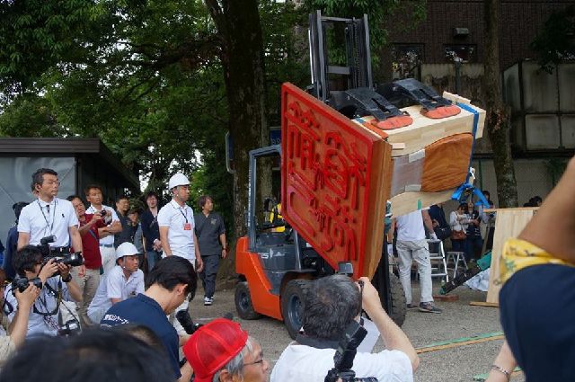 箭弓稲荷神社の手彫り印鑑　ギネス記録・世界一大きな木製スタンプ（御朱印）　　印相体吉相体で印鑑を作るのはやめましょう