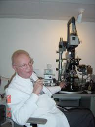 ガストンネサン　顕微鏡